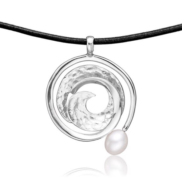 Smukt sølv vedhæng med perle og en læderkæde fra Blicher Fuglsang, 60 cm kæde